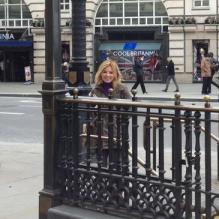Geri Halliwell a pris un très grand plaisir dans le métro londonien, le 13 mars 2013.