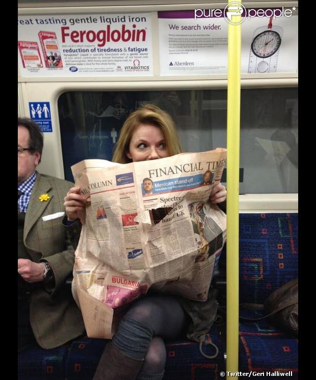 La chanteuse Geri Halliwell a pris grand plaisir dans le métro londonien, le 13 mars 2013.