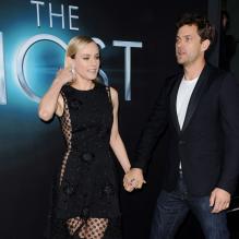 Diane Kruger et Joshua Jackson main dans la main à la première du film Les Âmes Vagabondes (The Host) au ArcLight Theatre, Los Angeles, le 19 mars 2013