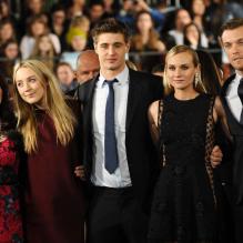 Stephenie Meyer, Saoirse Ronan, Max Irons, Diane Kruger et Jake Abel lors de la la première du film Les Âmes Vagabondes (The Host) au ArcLight Theatre, Los Angeles, le 19 mars 2013