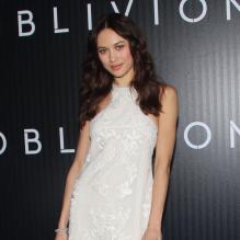 Olga Kurylenko pose à l'avant-première du film Oblivion à Rio de Janeiro, le 27 mars 2013.