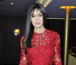 Monica Bellucci : Divine en dentelle rouge passion pour une ode à l'amour