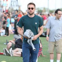 Robert Pattinson en solo à Coachella 2013.