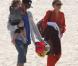  Nicole Richie et Joel Madden avec leurs enfants Harlow et Sparrow à la plage à Santa Monica, le 9 avril 2012. 
  