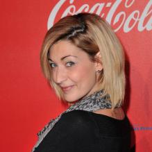 Sheryfa Luna pose à l'inauguration des vitrines de Noel Coca-Cola au Showcase à Paris le 26 novembre 2012.