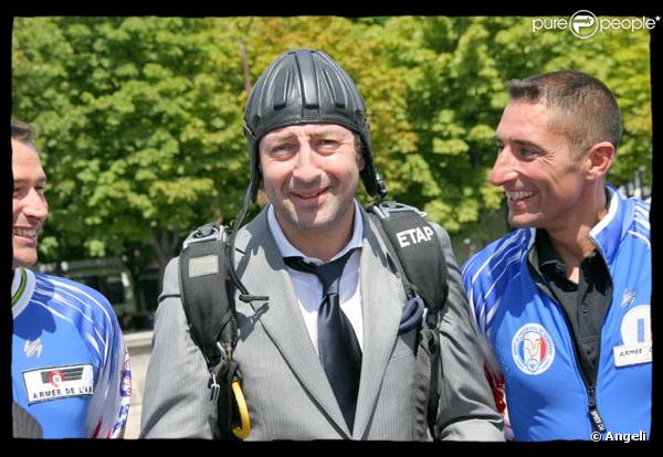 Kad Merad veut à tout prix sauter
