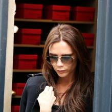 David et la modeuse Victoria Beckham font du shopping chez 'Bonpoint' et 'Comme des garçons' à Paris le 4 mai 2013.