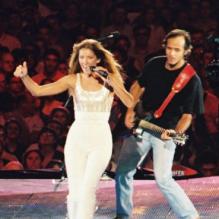 Céline Dion et Jean-Jacques Goldman, sur la scène du Stade de France, le 20 juin 1999.