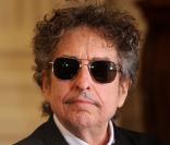 Bob Dylan, indigne de la Légion d'honneur ? La ministre s'explique