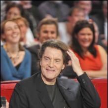 Francis Cabrel sur le plateau de "Vivement Dimanche" le 7 novembre 2010.