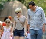 Michelle Williams et son ex Jason Segel au côté de Matilda au zoo du Bronx à New York le 31 août 2012.