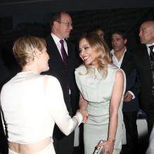 <p>La princesse Charlene de Monaco saluant Ornella Muti à la soirée d'inauguration du club privé Italian Luxury Club au Zelos, au Forum Grimaldi, le 10 mai 2013.</p>