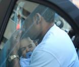 Le rappeur Jay-Z, Beyoncé Knowles et leur fille Blue Ivy sont allés déjeuner au restaurant Septime à Paris. Le 25 avril 2013.