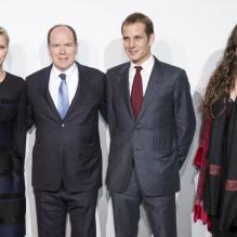 <p>Andrea Casiraghi et Tatiana Santo Domingo ont posé avec Sidney Toledano (PDG Dior Couture), la princesse Charlene et le prince Albert de Monaco à l'occasion du défilé Croisière Christian Dior 2014, le 18 mai au port de Monaco.</p>