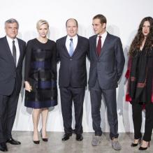 <p>Andrea Casiraghi et sa fiancée Tatiana Santo Domingo ont pris la pose avec Sidney Toledano (PDG Dior Couture), la princesse Charlene et le prince Albert de Monaco à l'occasion du défilé Croisière Christian Dior 2014, le 18 mai au port de Monaco.</p>