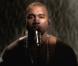 Kanye West, présenté par Ben Affleck, interprète New Slaves sur le plateau de Saturday Night Live.