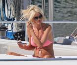Victoria Silvstedt : Détendue, elle se prélasse en bikini sexy