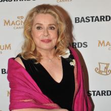 <p>Catherine Deneuve à la soirée du film Les Salauds sur la plage Magnum à Cannes lors du 66e Festival du film de Cannes, le 21 mai 2013.</p>