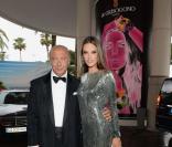 Le joaillier Fawaz Gruosi et Alessandra Ambrosio posent à l'hôtel Martinez lors du 66e Festival de Cannes, le 22 mai 2013.