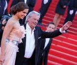 Cannes 2013 : Alain Delon et Marine Lorphelin complices