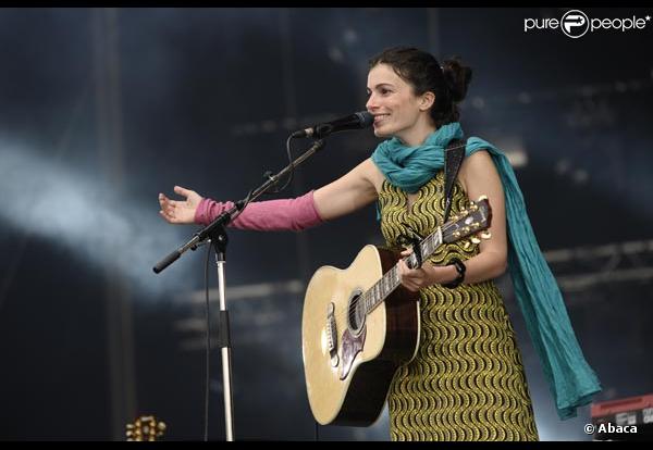 Yael Naim en concert aux Vieilles Charrues le 18/07