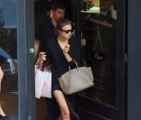 Irina Shayk : Sexy et sans son Cristiano Ronaldo, le top achète de la lingerie