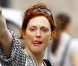 Julianne Moore et son drôle de look, à New York, le 23/07/08
