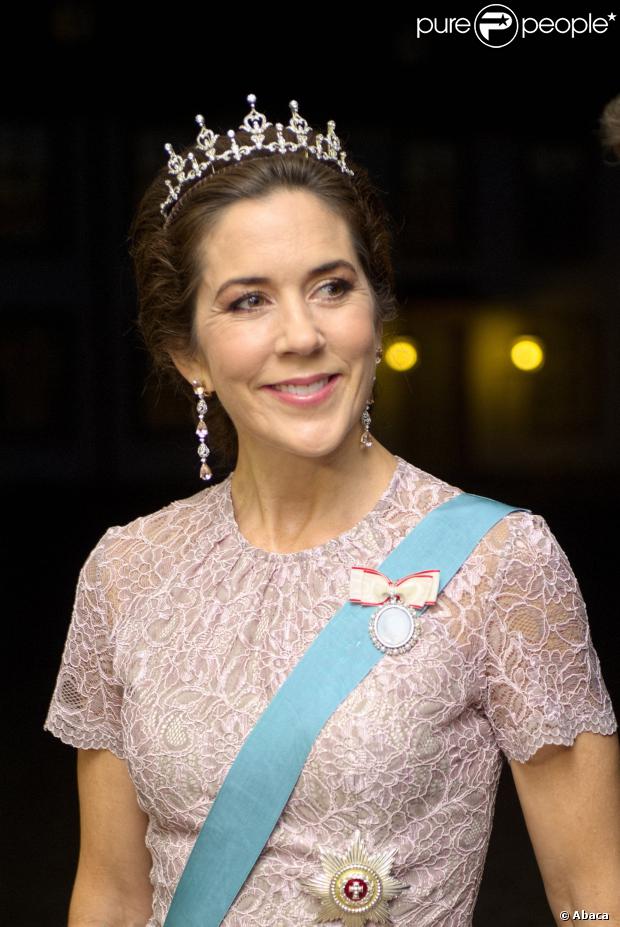 1244444-crown-princess-mary-attending-a-state-620x0-1.jpg