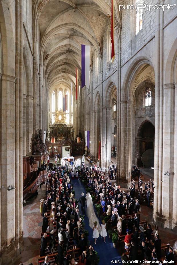 Boda del Príncipe Félix de Luxemburgo con Claire Lademacher - Página 14 1245595-mariage-religieux-de-s-a-r-le-prince-620x0-2