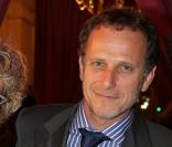 L'acteur Charles Berling était, lui aussi, de la soirée. Ici avec une amie. 