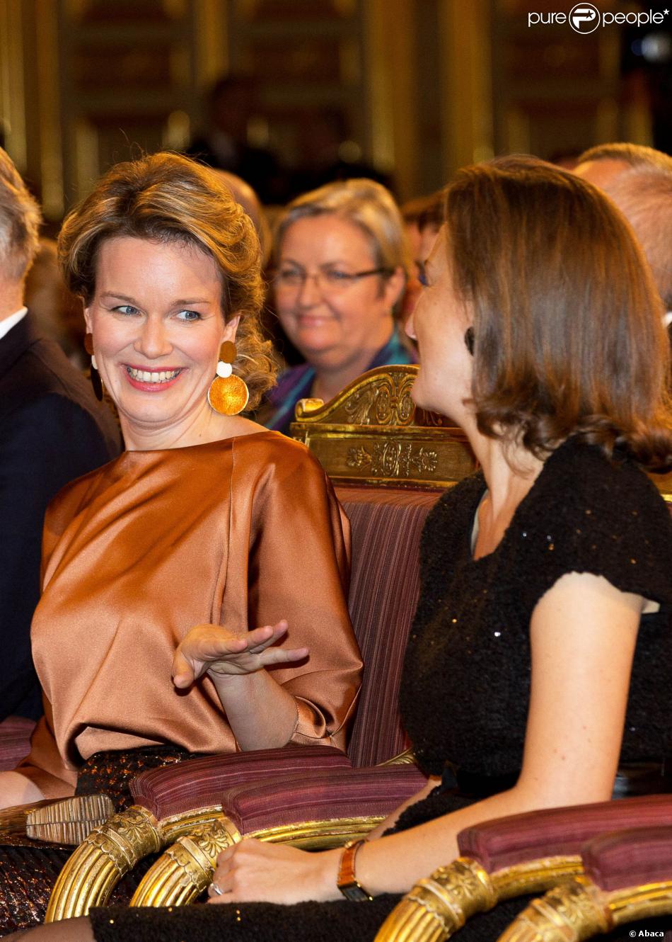 CASA REAL BELGA - Página 56 1330135-queen-mathilde-l-and-princess-claire-950x0-1