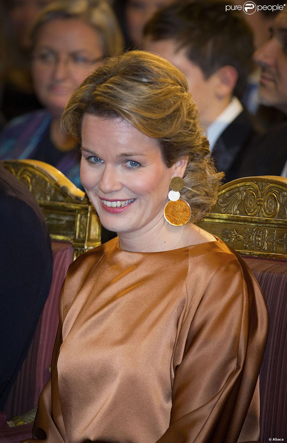 CASA REAL BELGA - Página 56 1330138-queen-mathilde-of-belgium-attends-the-950x0-1