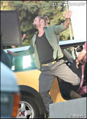 Josh Holloway sur le tournage de Stay Cool