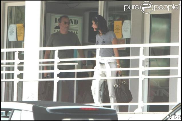 Jean Reno et sa  femme Zofia Borucka arrivent à St-Barth