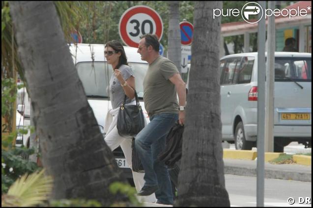 Jean Reno et sa  femme Zofia Borucka arrivent à St-Barth
