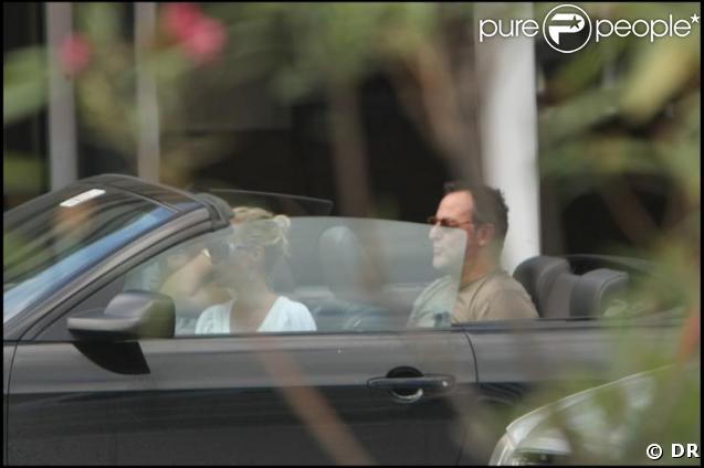 Jean Reno et sa  femme Zofia Borucka dans la Mustang de Laeticia