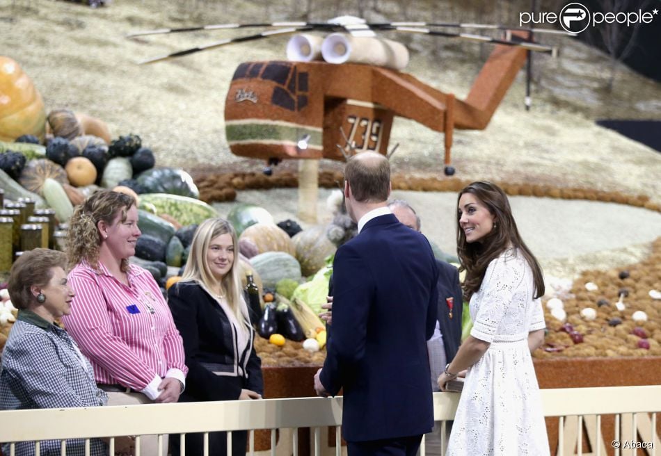 CASA REAL BRITÁNICA - Página 52 1444435-the-duke-and-duchess-of-cambridge-walk-950x0-1