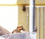 Miley Cyrus fait du shopping et du vélo avec ses copines