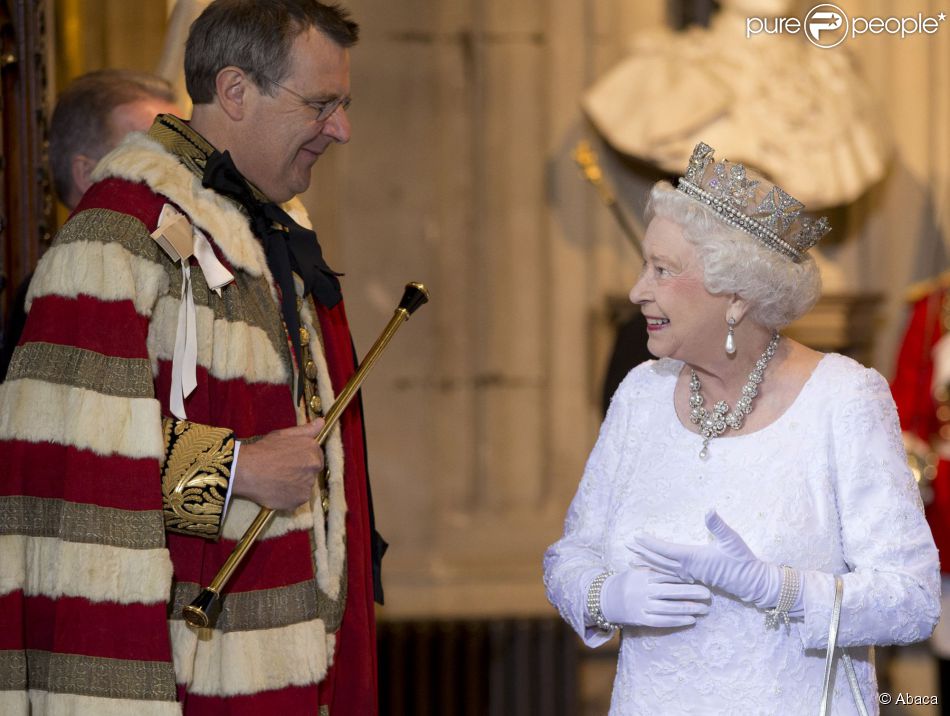 CASA REAL BRITÁNICA - Página 64 1496068-queen-elizabeth-ii-smiles-at-earl-950x0-1