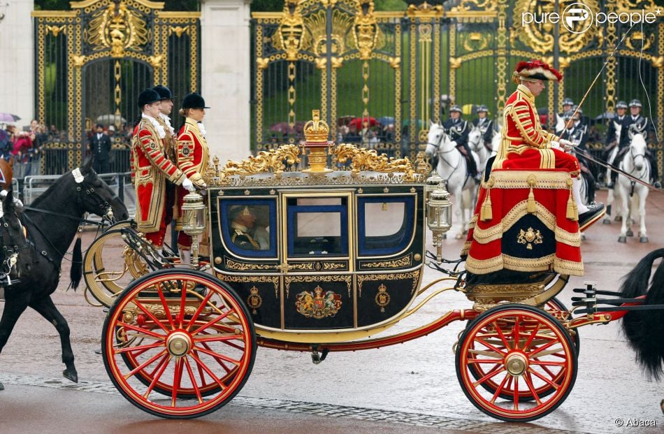 CASA REAL BRITÁNICA - Página 63 1496075-a-carriage-carrying-the-prince-of-wales-950x0-1