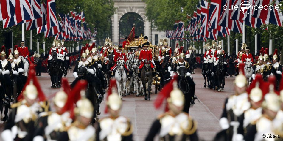 CASA REAL BRITÁNICA - Página 64 1496081-the-royal-procession-returns-to-950x0-1