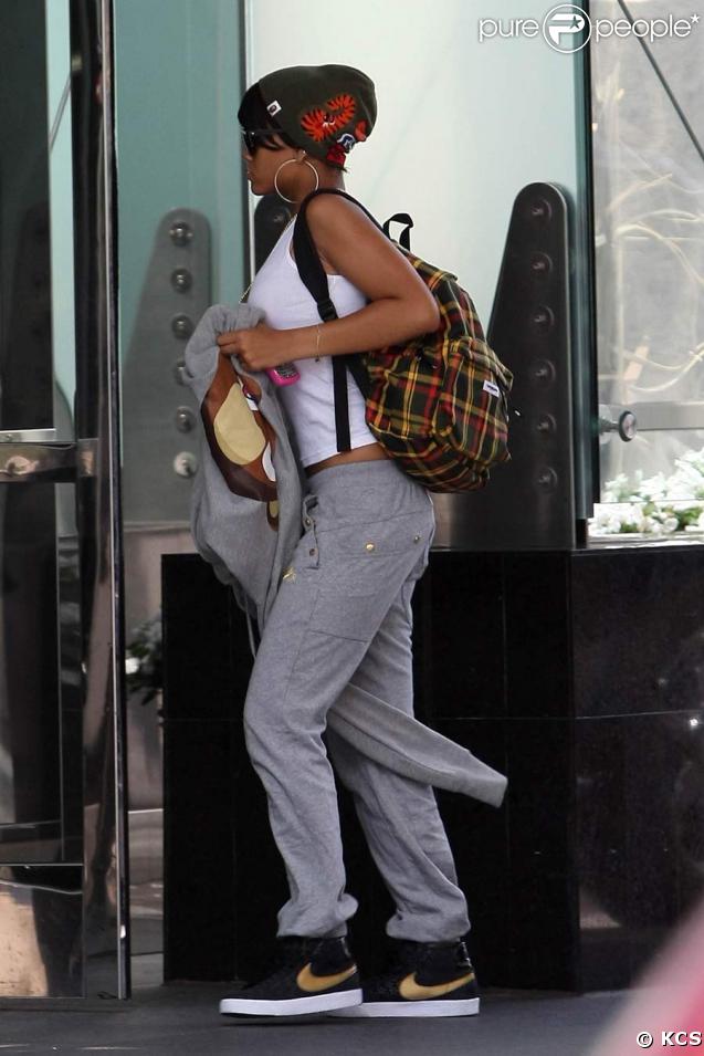 Rihanna, un drôle de look pour la chanteuse