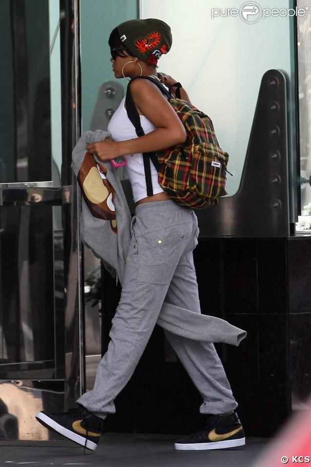 Rihanna, un drôle de look pour la chanteuse