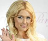Paris Hilton rend hommage à ses chiens disparus, à Milan le 19/09/08