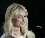 PAris Hilton rend hommage à ses chiens disparus, à Milan le 19/09/08