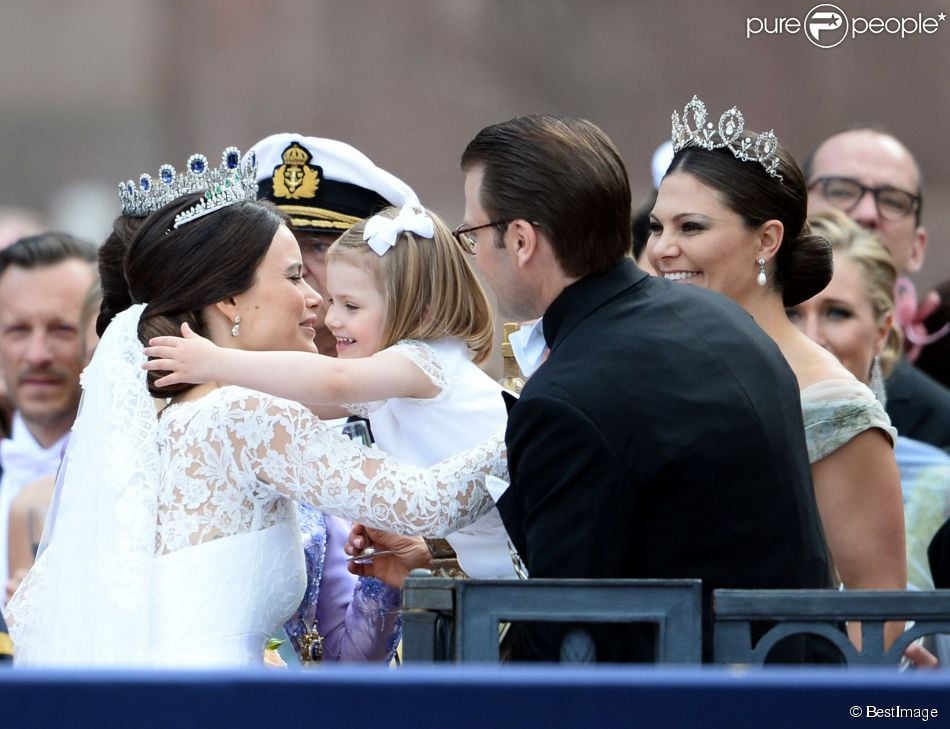 BODA REAL DEL PRINCIPE CARLOS FELIPE  Y SOFIA HELLQVIST - Página 22 1853141-sofia-hellqvist-embrasse-la-princesse-950x0-1