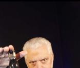 Paco Rabanne, le 29/09/08, présente la bouteille qu'il a customisée