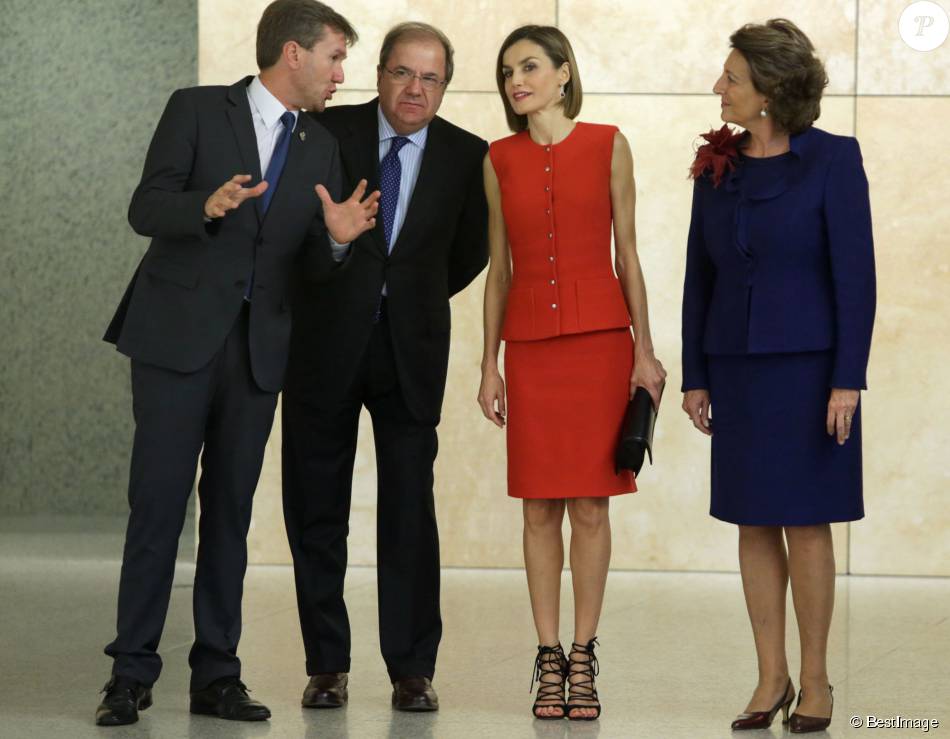 AGENDA PERSONAL DE LA REINA LETIZIA   - Página 82 1945071-la-reine-letizia-d-espagne-tailleur-950x0-3