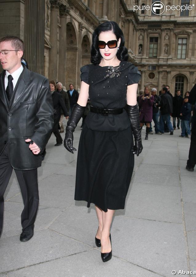 Défilé Louis Vuitton : Dita von Teese