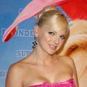 REPORTAGE PHOTOS : Anna Faris, super blonde et hyper... sexy, elle voit des lapins partout !